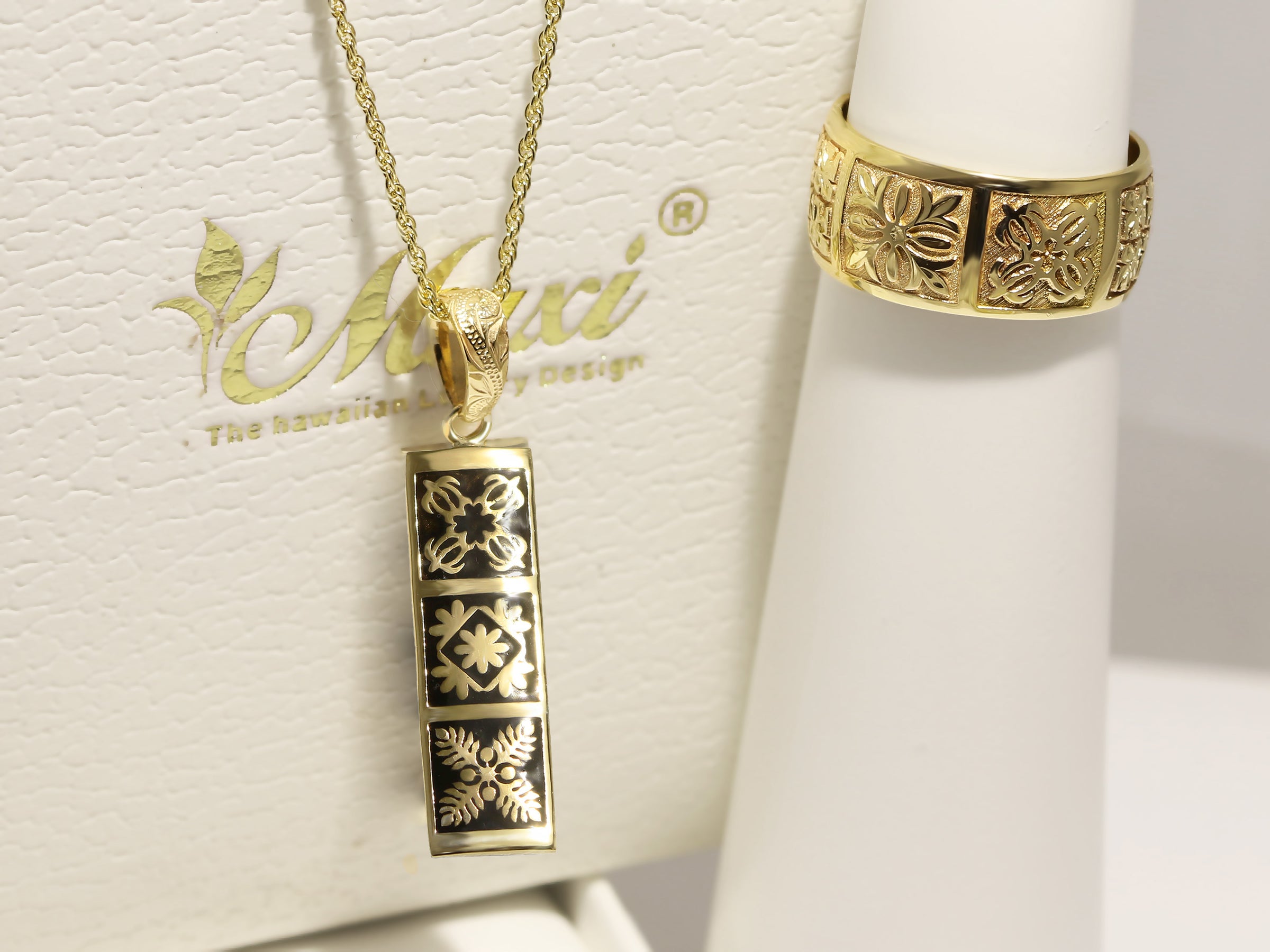 Hawaiian Quilt Pendant-Honu,Naupaka,Kukui [14K/18K Gold]