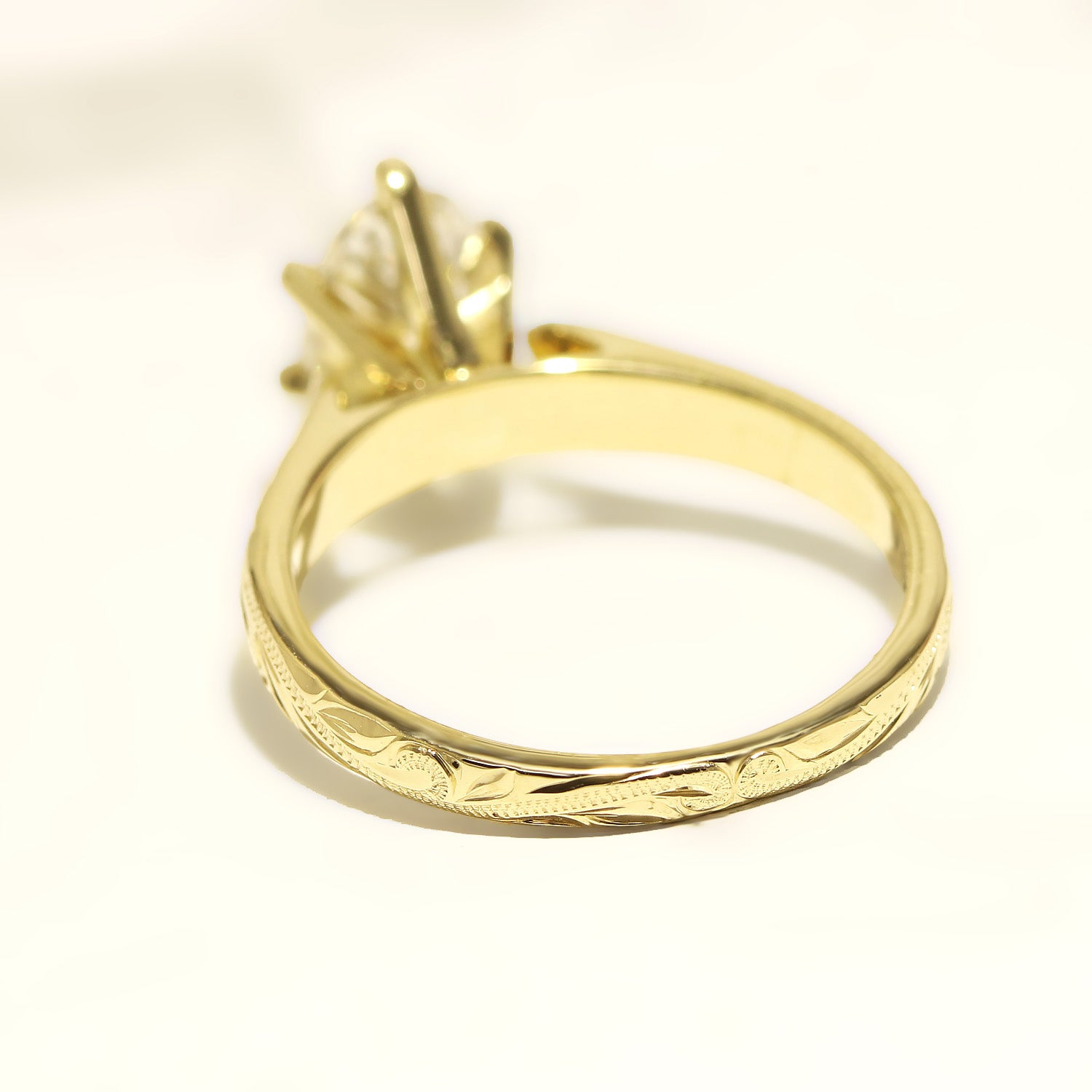 1 Carat Oval Lab-Grown Diamond Hawaiian Engraved Solitaire_ Tapered Ring [14K/18K Gold]